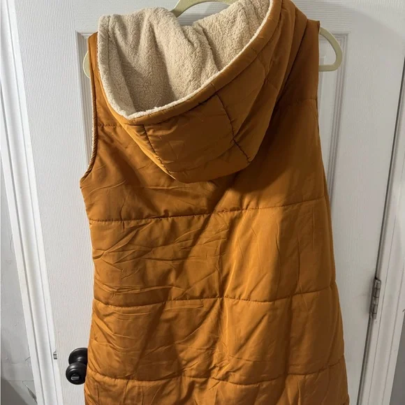 Women's Orange Quilted Vest - Picture 2 of 2
